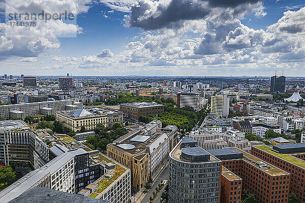 Deutschland  Berlin  Wolken über der Innenstadt