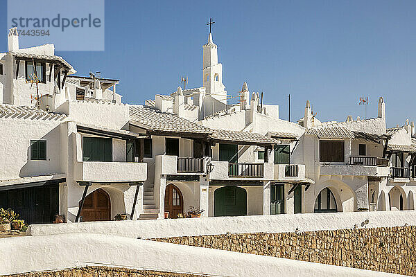 Spanien  Balearen  Binibeca Vell  Fassaden weiß gestrichener Stadthäuser