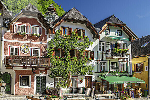 Malerischer Blick auf ein Haus in der Stadt vor klarem Himmel