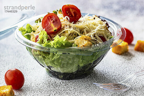 Streetfood-Salat mit gesundem Gemüse