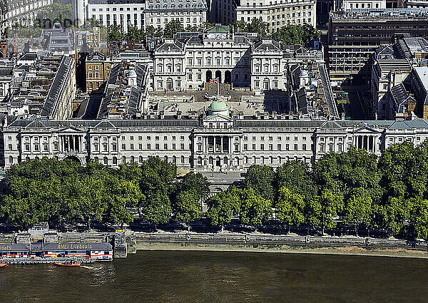 Großbritannien  London  Luftaufnahme von Somerset House und der Themse