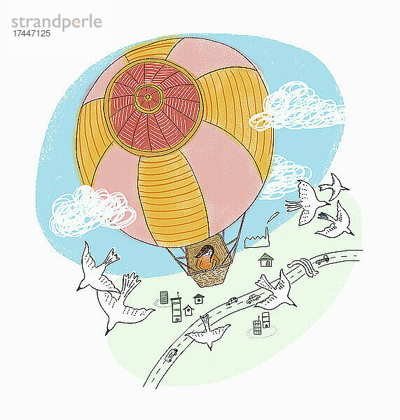 Blick von oben auf eine Frau im Heißluftballon