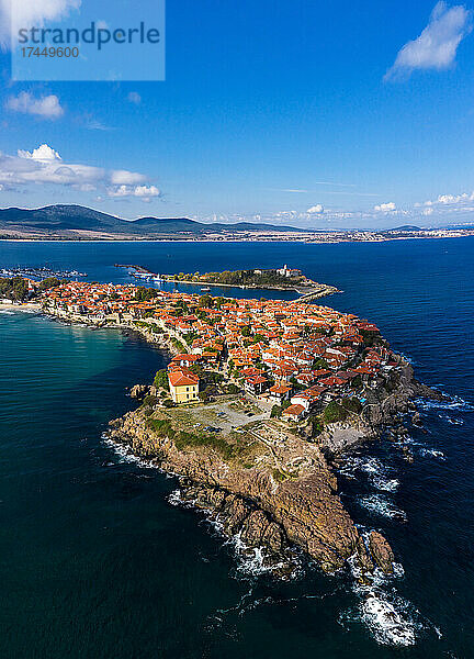 Luftaufnahme der Stadt Sozopol. Seestadt an der bulgarischen Schwarzmeerküste