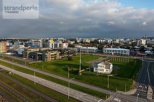 Reykjavik-Stadt in der Nachmittagssonne.