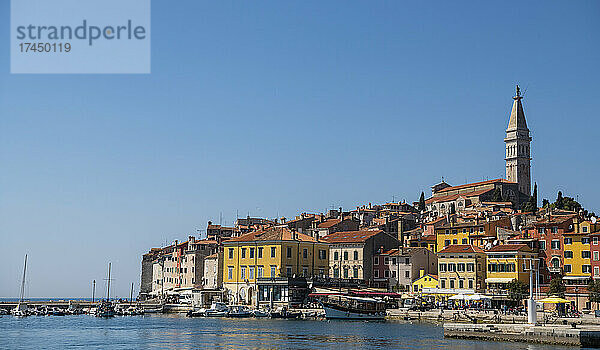 Szenisches Bild der schönen Stadt Rovinj in Kroatien