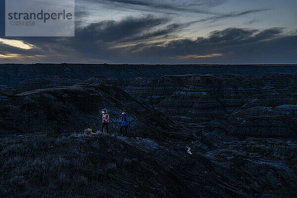 Läufer klettern aus dem Horseshoe Canyon