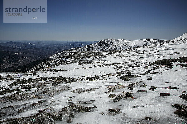 Bergsteiger nähern sich dem Gipfel des Mt. Washington  New Hampshire.