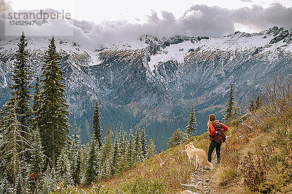 Wandern durch die North Cascades im Herbst