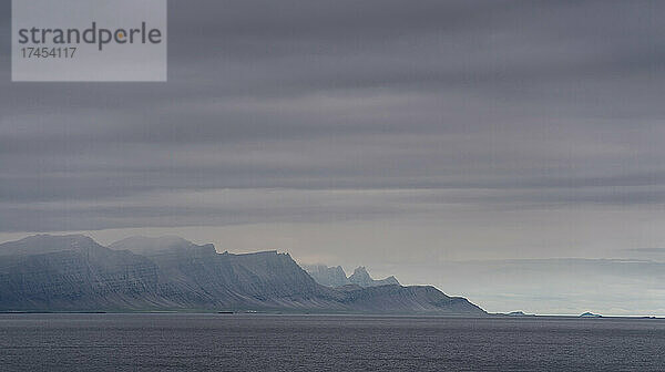 malerisches Bild der isländischen Ostfjorde