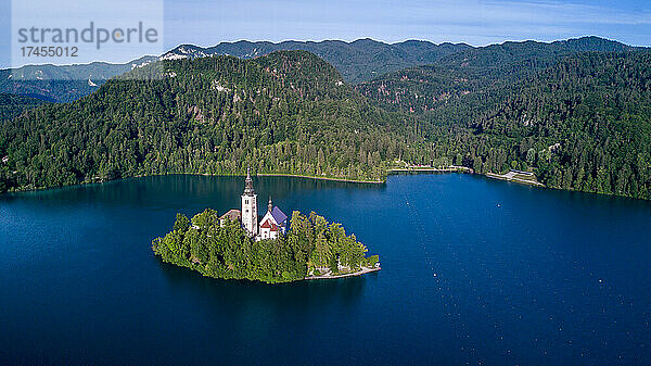 Kirche auf der Insel Lake Blake in Slowenien