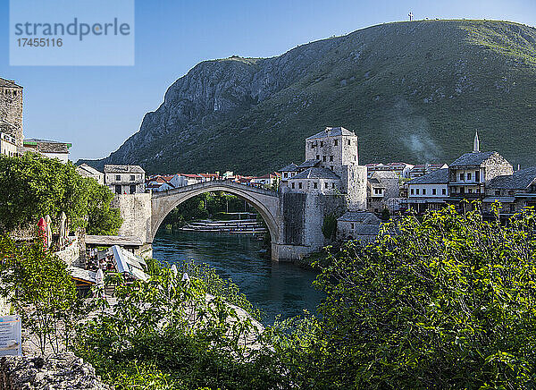 die berühmte Brücke Stari Most in Mostar