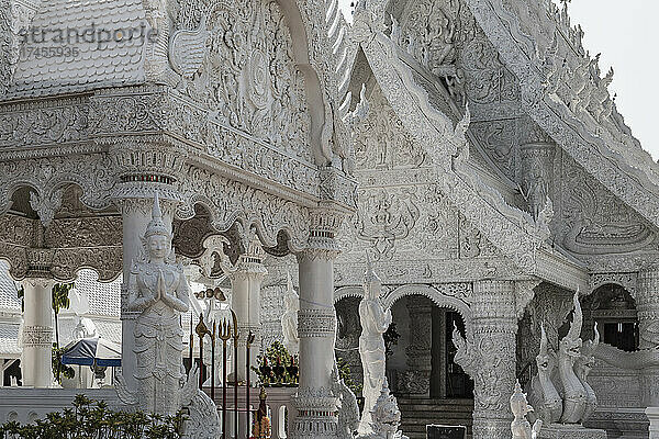 der berühmte weiße Tempel Wat Mingmuang in Nan