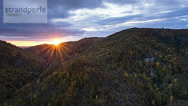 Sonnenaufgang über dem Kamptal  Herbststimmung  Kamp  Waldviertel  Niederösterreich  Österreich  Europa