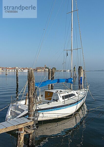 Yacht  Isola dell'Unione  Chioggia  Venedig  Italien  Europa