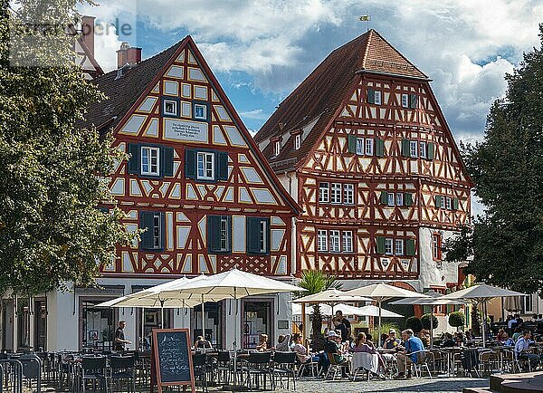 Altstadt mit Fachwerkhaus in der Stadt Ladenburg  Baden-Württemberg  Deutschland  Europa