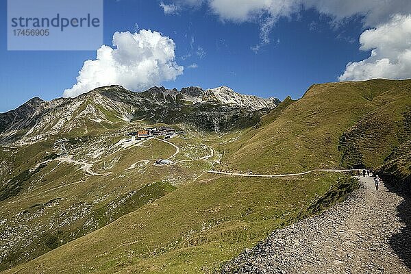 Nebelhornbahn  Station Höfatsblick  Edmund-Probst-Haus  hinten Nebelhorn  Oberstdorf  Oberallgäu  Allgäu  Bayern  Deutschland  Europa