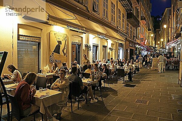 Gemütliche Gassen und Restaurants am Abend  Innenstadt  Nizza  Département Alpes-Maritimes  Region Provence-Alpes-Côte d?Azur  Frankreich  Europa