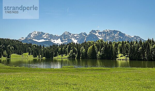 Geroldsee  Blick auf Karwendelgebirge im Frühling  Gerold  Bayern  Deutschland  Europa