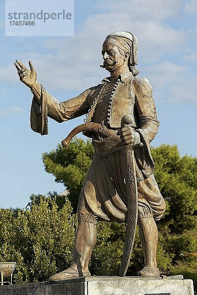 Freiheitskämpfer Petros Mavromichalis  Standbild am Athanaton Platz  Areopolis  Halbinsel Mani  Lakonien  Peloponnes  Griechenland  Europa