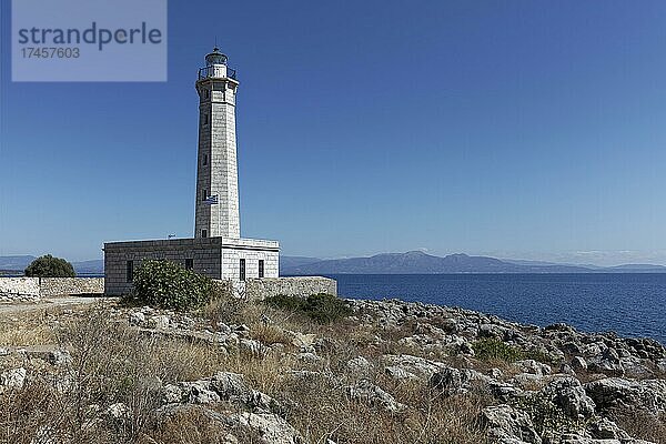 Achteckiger Leuchtturm auf dem Inselchen Kranai  Gythio  Lakonischer Golf  Lakonien  Peloponnes  Griechenland  Europa