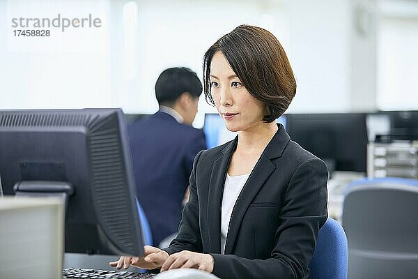 Japanese businesswoman in the office