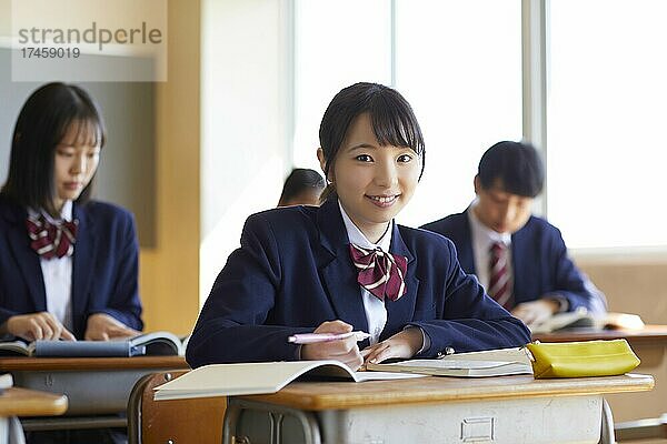 Japanische Schüler im Klassenzimmer