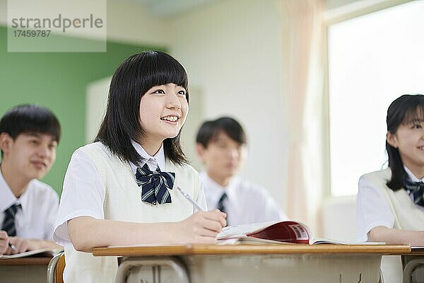 Japanische Schüler im Klassenzimmer