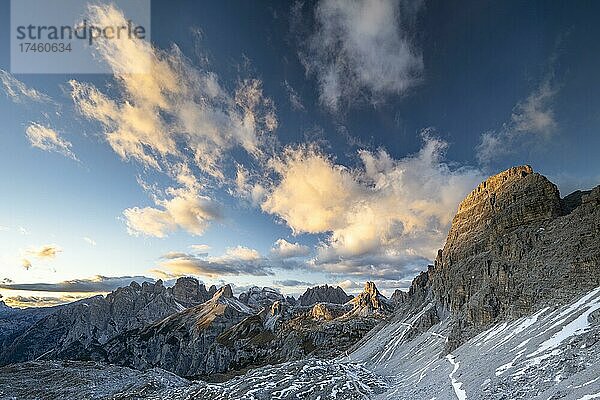 Aussicht vom Drei-Zinnen-Wanderweg  Drei-Zinnen-Hütte  Dolomiten  Südtirol  Trentino-Alto Adige  Italien  Europa