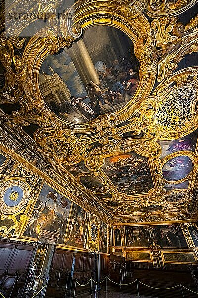 Sala del Collegio  Verzierte Decke  Fresko und Deckengemälde  Innenaufnahme  Dogenpalast  Palazzo Ducale  Venedig  Venetien  Italien  Europa