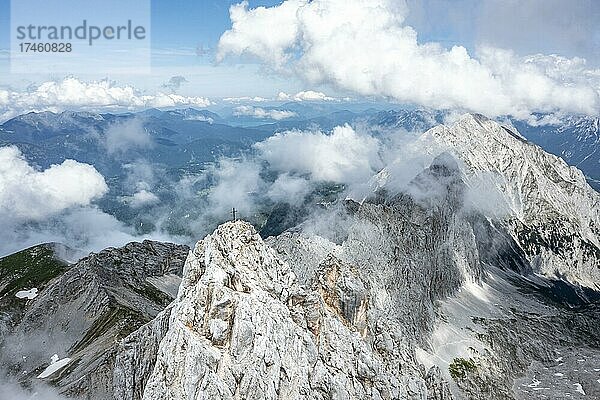 Wettersteingrad  Nordost-Gipfel der Patenkirchner Dreitorspitze  Wettersteingebirge  Garmisch-Partenkirchen  Bayern  Deutschland  Europa