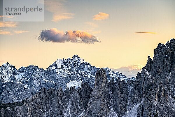 Cadini di Misurina mit verschneiten Gipfeln  Sexten Dolomiten  Venetien  Italien  Europa