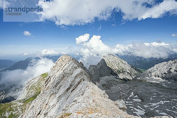 Wettersteingrad  Ausblick vom Gipfel der Patenkirchner Dreitorspitze  Wettersteingebirge  Garmisch-Partenkirchen  Bayern  Deutschland  Europa