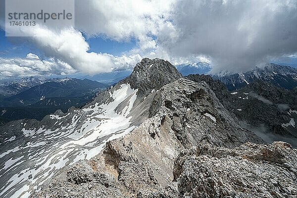 Wettersteingrad  Leutascher Platt und Leutascher Dreitorspitze  Ausblick vom Gipfel der Patenkirchner Dreitorspitze  Wettersteingebirge  Garmisch-Partenkirchen  Bayern  Deutschland  Europa