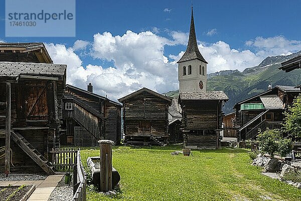 Historischer Ortskern mit Walliser Holzhäusern und Turm der Pfarrkirche Sieben Freuden Mariens  Bellwald  Wallis  Schweiz  Europa