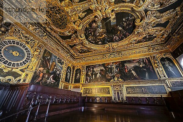 Sala del Collegio  Verzierte Decke  Fresko und Deckengemälde  Innenaufnahme  Dogenpalast  Palazzo Ducale  Venedig  Venetien  Italien  Europa