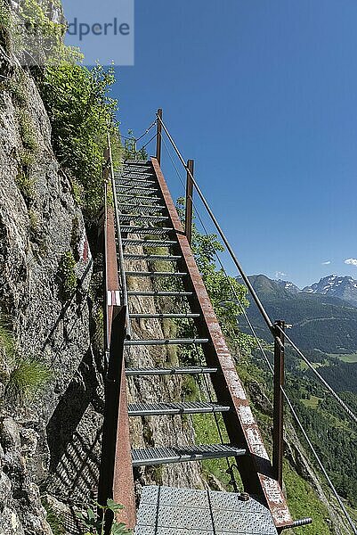 Klettersteig am Wanderweg zwischen Bellwald und Aspi-Titter Hängebrücke  Bellwald  Wallis  Schweiz  Europa