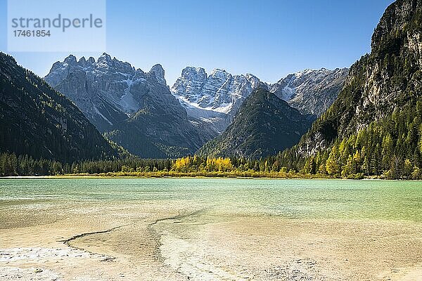 Dürrensee vor Berggipfel der Dolomiten  Höhlensteintal  Dolomiten  Südtirol  Trentino-Alto Adige  Italien  Europa