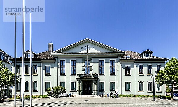 Rathaus  ehemalige Volksschule  Heiligenhaus  Rheinland  Nordrhein-Westfalen  Deutschland  Europa
