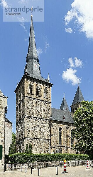 Katholische Pfarrkirche St. Peter und Paul  Ratingen  Rheinland  Nordrhein-Westfalen  Deutschland  Europa