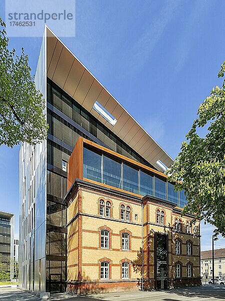 Bürogebäude Clara und Robert  ehemaliges Saarhaus der Ulanenkaserne  Düsseldorf  Rheinland  Nordrhein-Westfalen  Deutschland  Europa