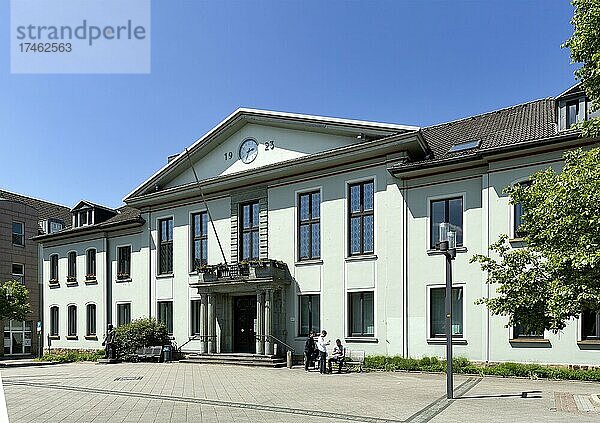Rathaus  ehemalige Volksschule  Heiligenhaus  Rheinland  Nordrhein-Westfalen  Deutschland  Europa