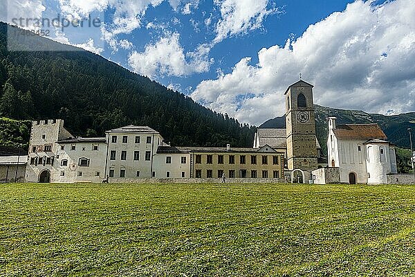 Benediktinerkloster St. Johann in Mustair in den Schweizer Alpen  Unesco-Welterbe  Schweiz  Europa