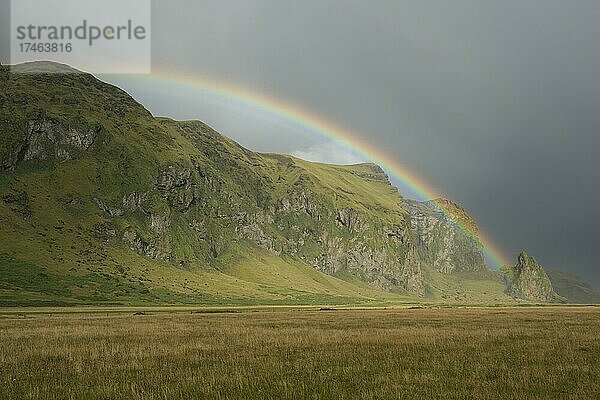 Regenbogen in Island  Island  Europa