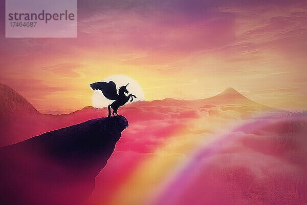 Wild Pegasus Silhouette auf einer Klippe Rand gegen eine rosa Paradies Sonnenuntergang. Magischer Hintergrund  surreale Kreatur als Einhorn mit Flügeln  über dem Regenbogen. Freiheit und Abenteuer Konzept  geheimen Traumland