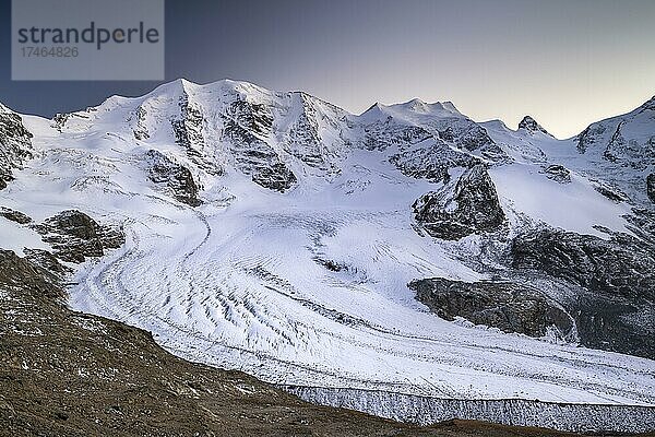 Bergpanorama auf der Diavolezza  Blick auf die Berninagruppe  Piz Palü  Bellavista  Piz Bernina  Persgletscher  Morteratschgletscher  Engadin  Schweiz  Europa