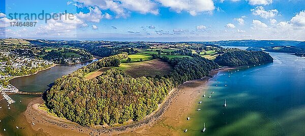 Panorama über Stoke Gabriel und den Fluss Dart von einer Drohne aus  Devon  England  Großbritannien  Europa