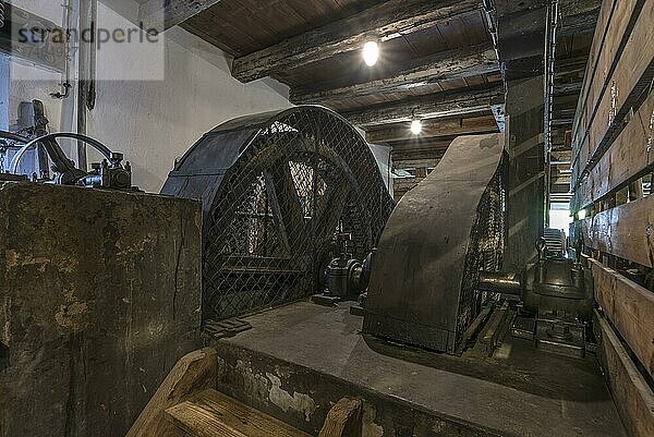 Durch Wasserkraft angetriebene Räder einer Kornmühle  Industriemuseum  Lauf an der Pegnitz  Mittelfranken  Bayern  Deutschland  Europa