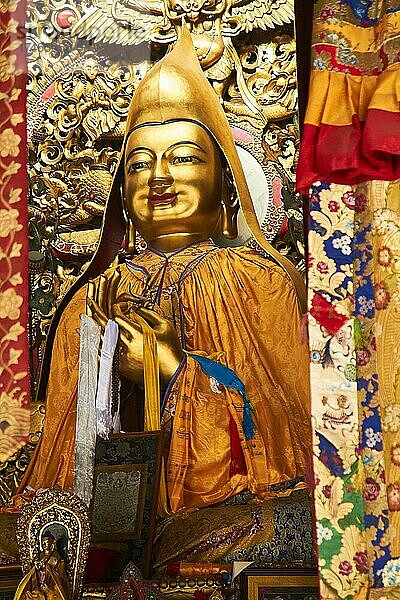 Buddhafigur im Lama Tempel  Peking  China  Asien