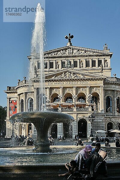 Lucae-Brunnen  Alte Oper  Opernplatz  Innenstadt  Frankfurt am Main  Hessen  Deutschland  Europa