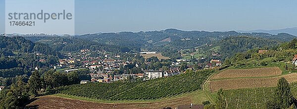 Ausblick vom Wasserturm Weinleiten auf die Gemeinde Gamlitz  Gamlitz  südsteirische Weinstraße  Steiermark  Österreich  Europa